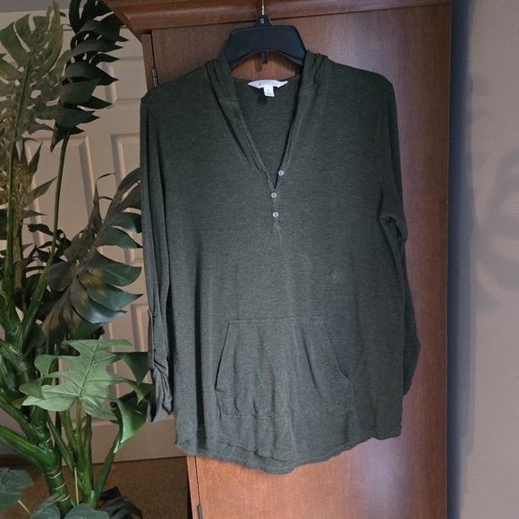 Market & Spruce Tops - Market & Spruce Olive Green V-Neck Top